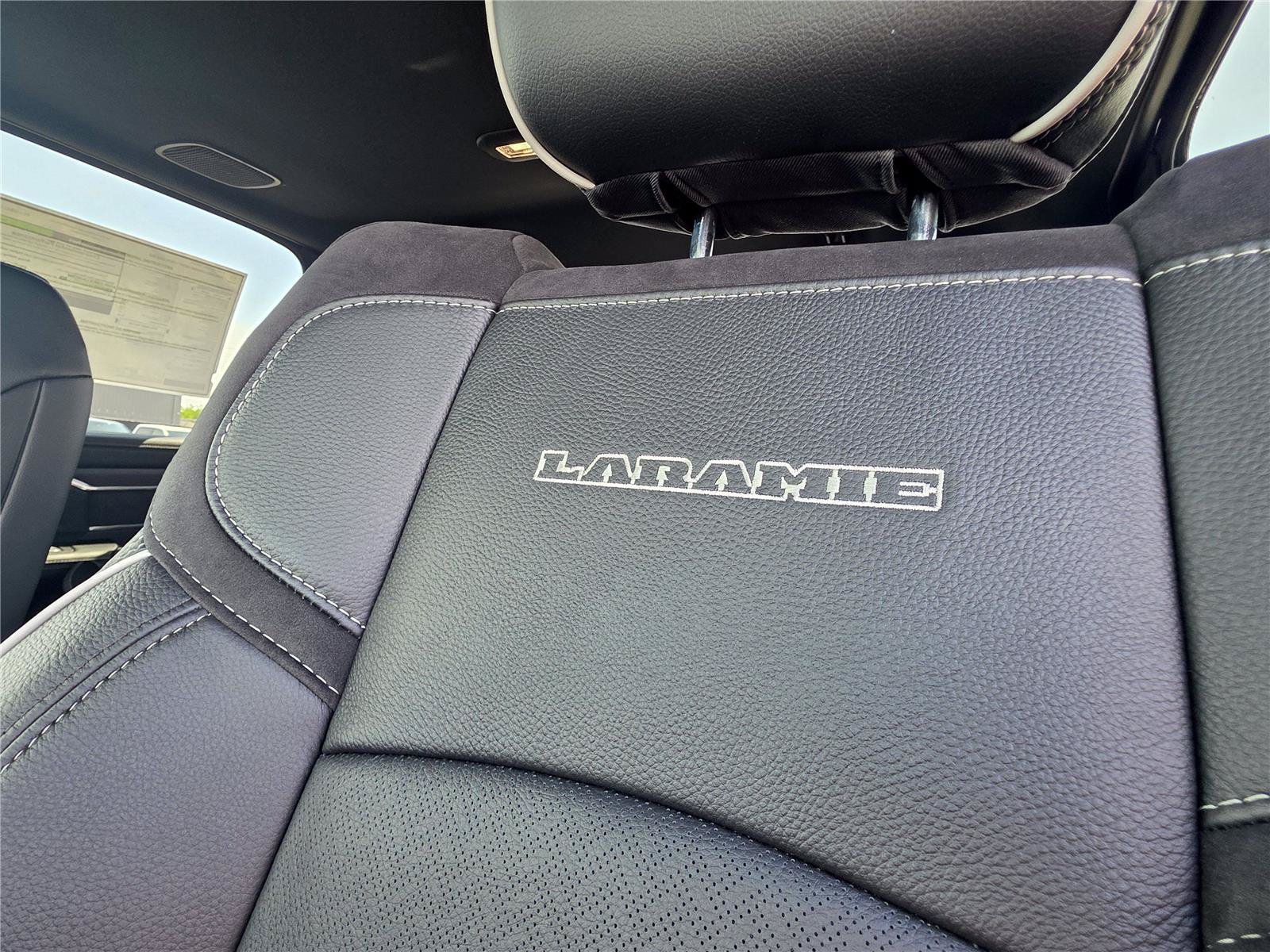 New 2026 RAM 2500 Laramie AWD/4WD image 19
