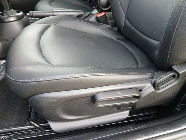 Used 2024 MINI Cooper 2-Door Hardtop image 17