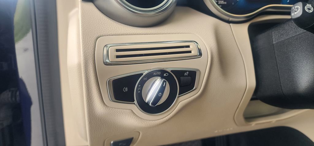 Used 2021 Mercedes-Benz C 300 Sedan image 33