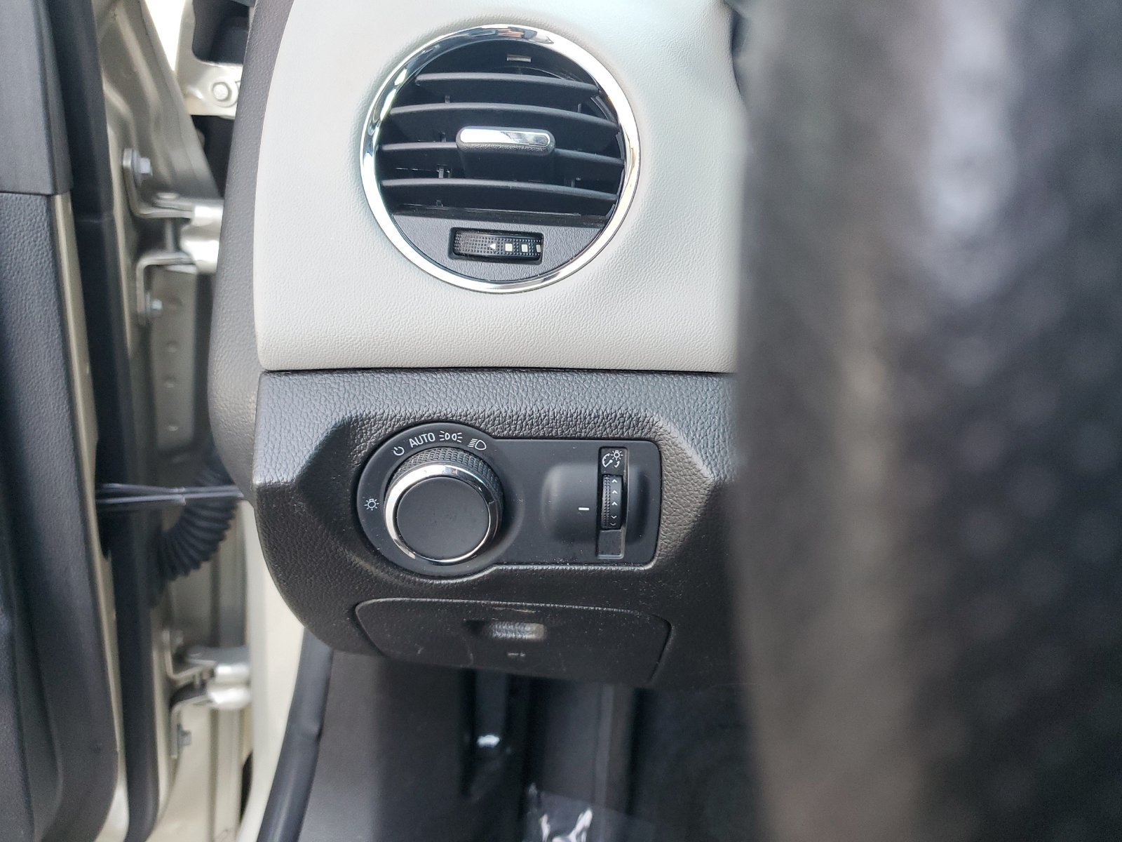 Used 2014 Chevrolet Cruze LS FWD image 30