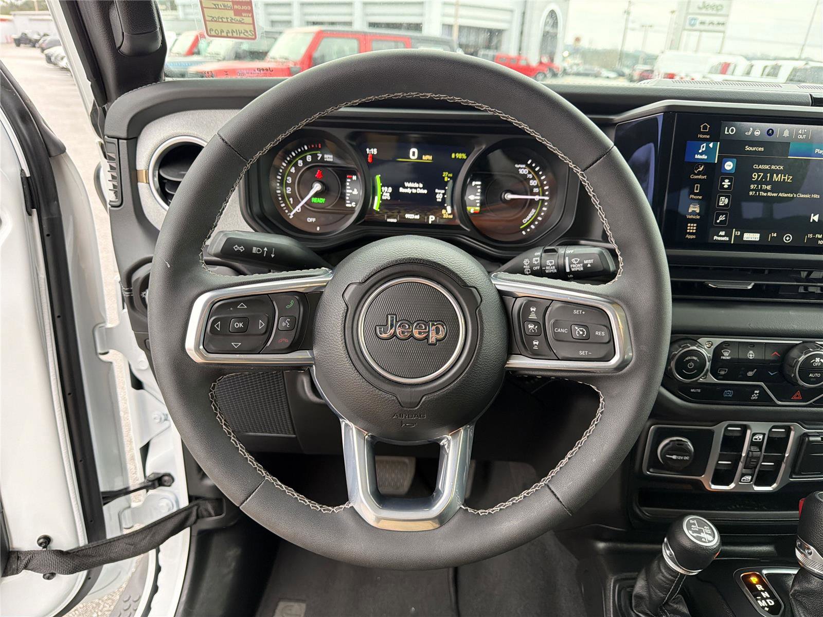 Used 2025 Jeep Wrangler Sahara image 24