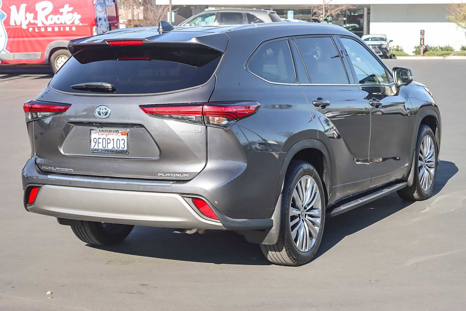 Used 2023 Toyota Highlander Platinum image 4
