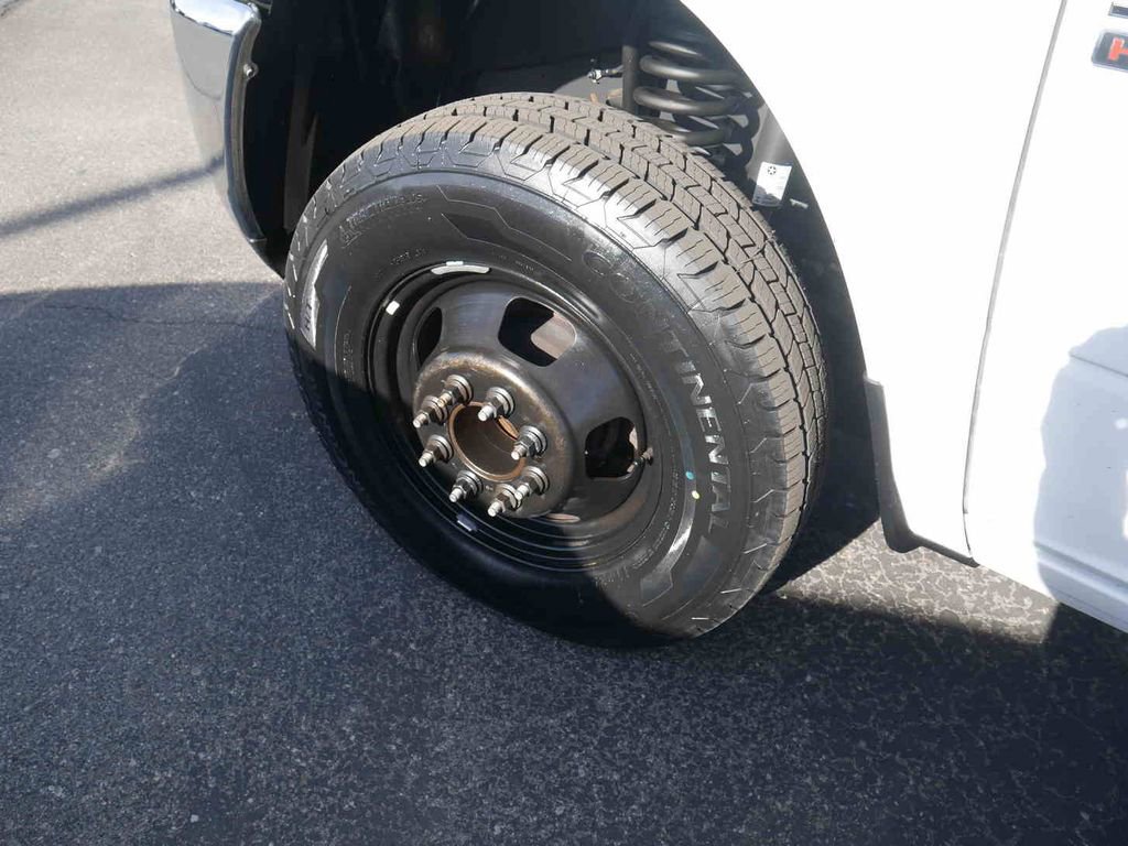 Used 2018 RAM 3500 Tradesman w/ Chrome Appearance Group image 15