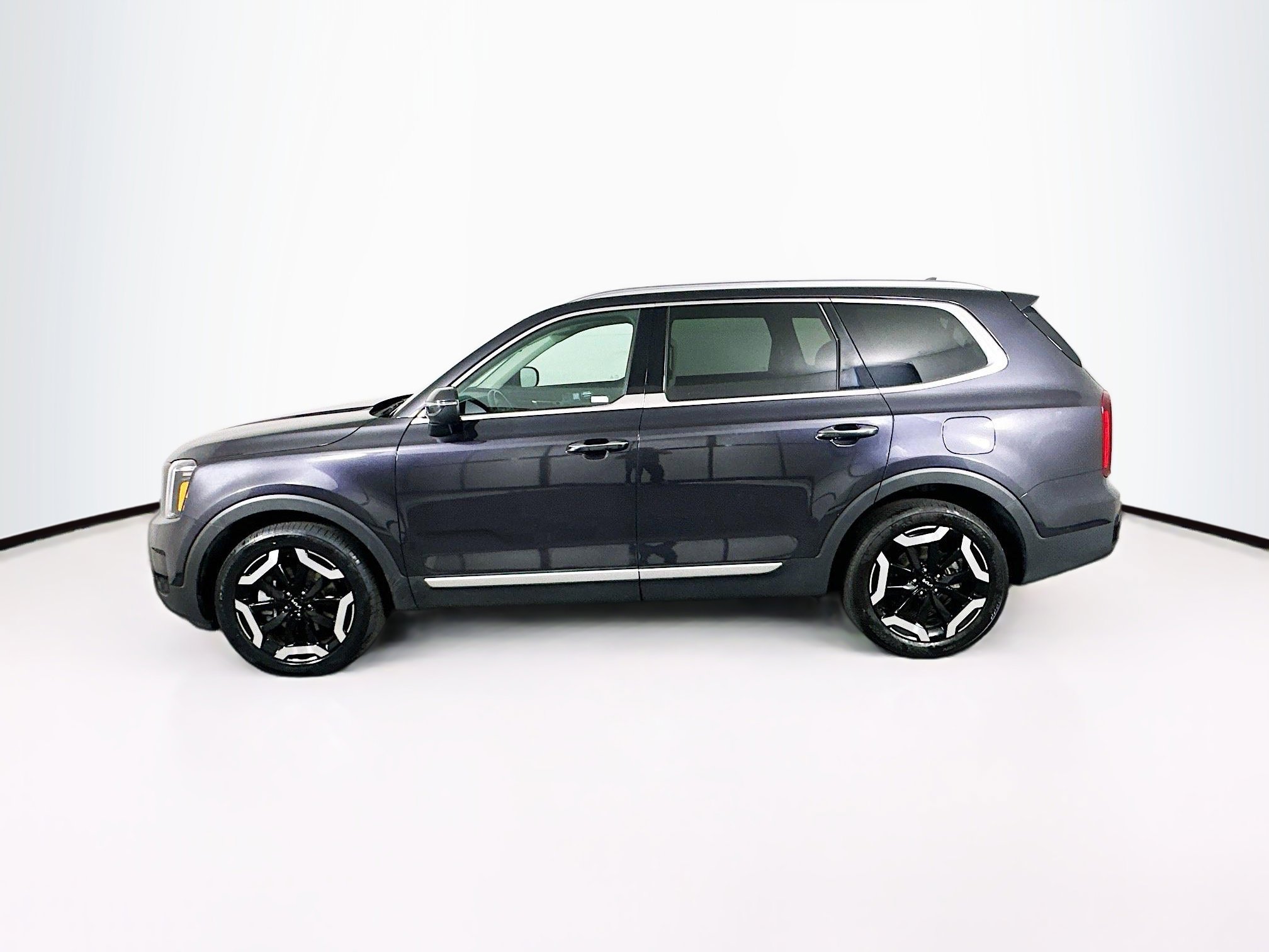 Used 2025 Kia Telluride S image 4