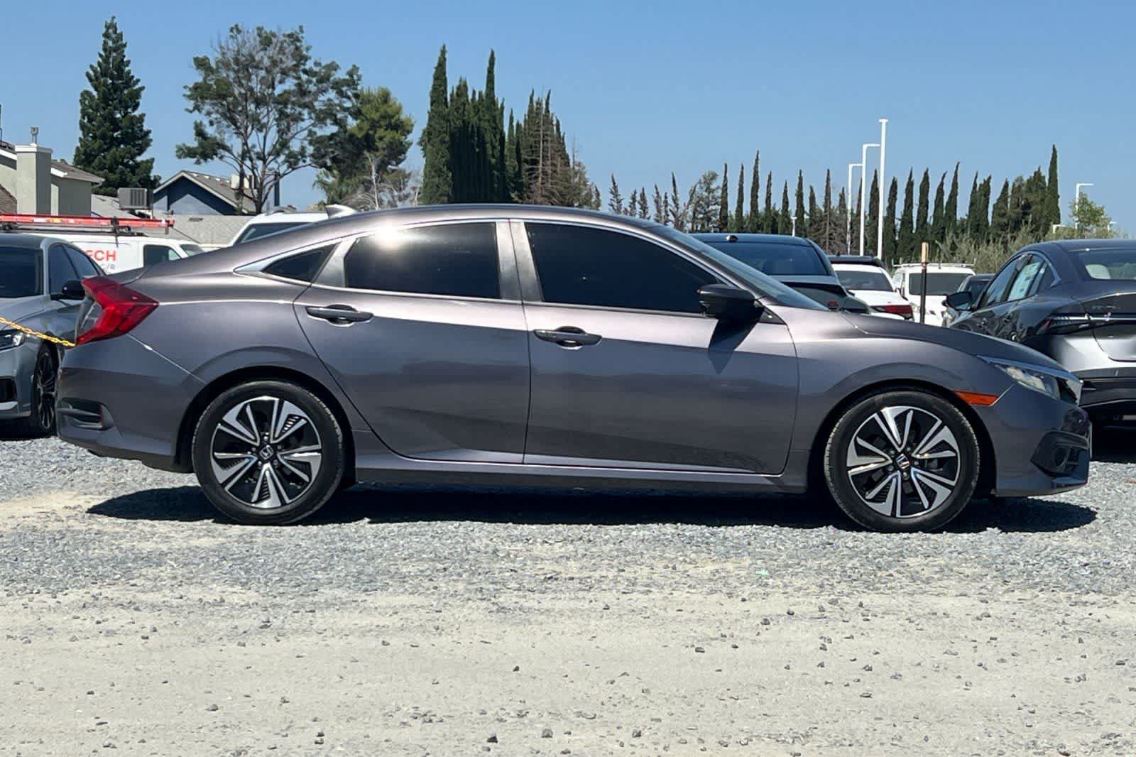 Used 2018 Honda Civic EX-T image 9