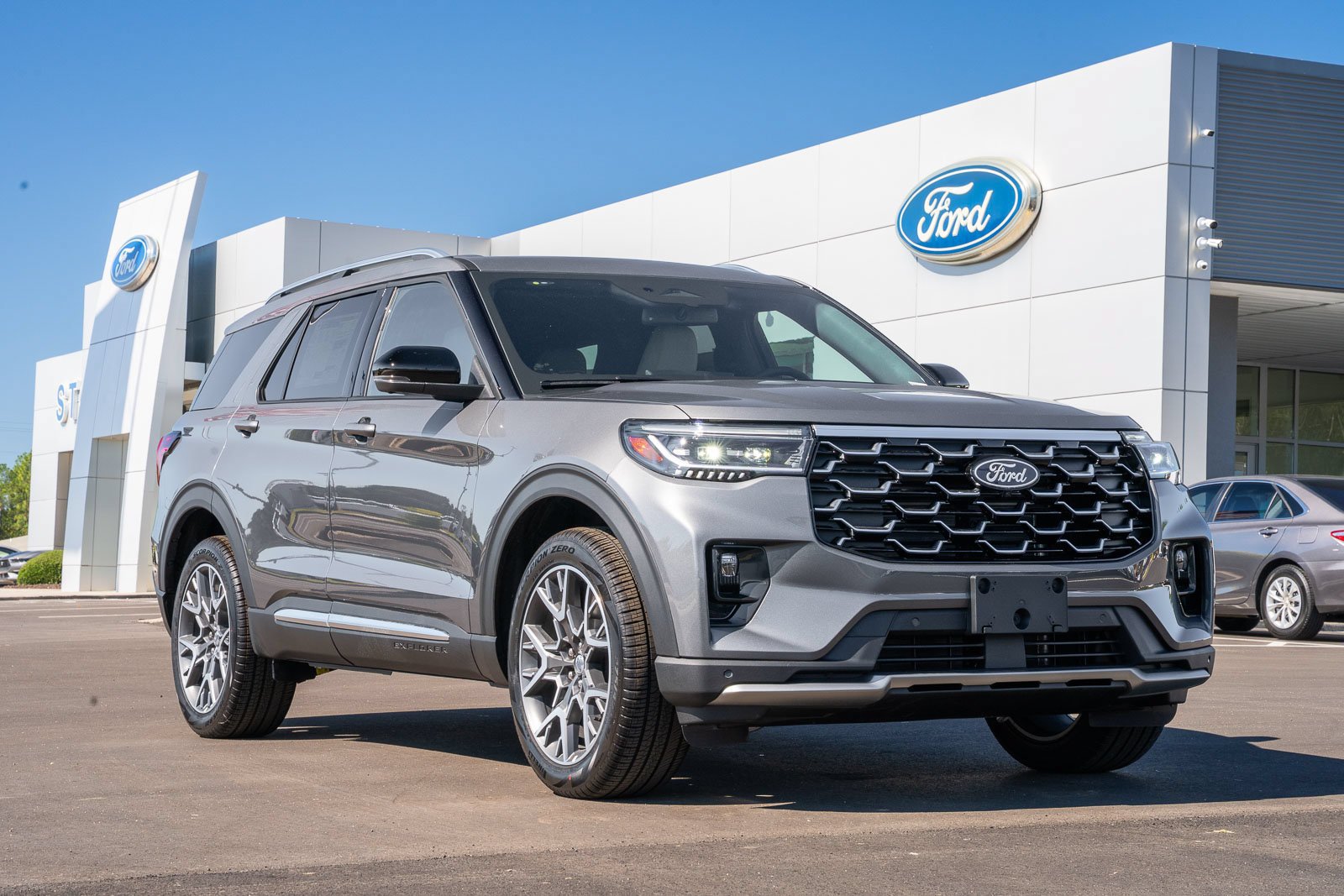 New 2027 Ford Explorer Platinum w/ 3.0L Ultimate Package