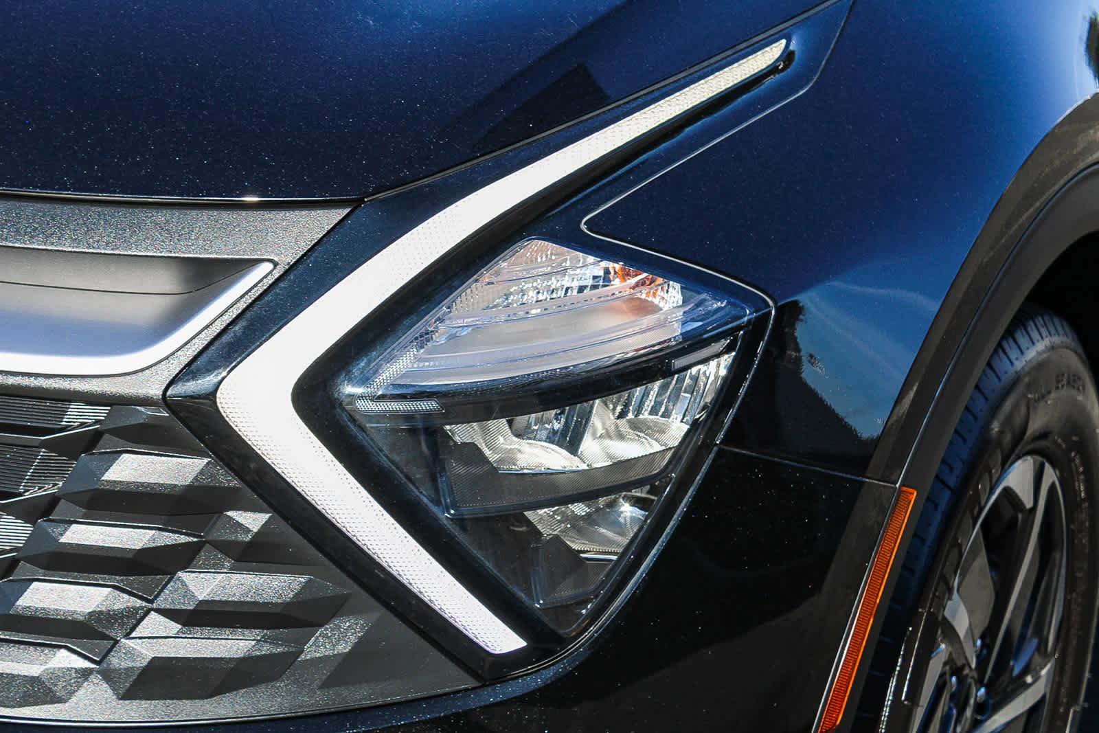 Used 2023 Kia Sportage LX image 7