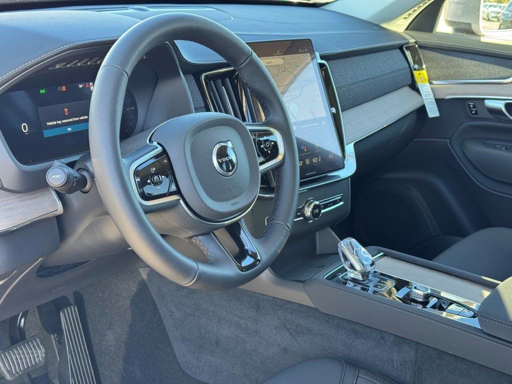 New 2026 Volvo XC90 T8 Plus w/ Protection Package Premier image 19