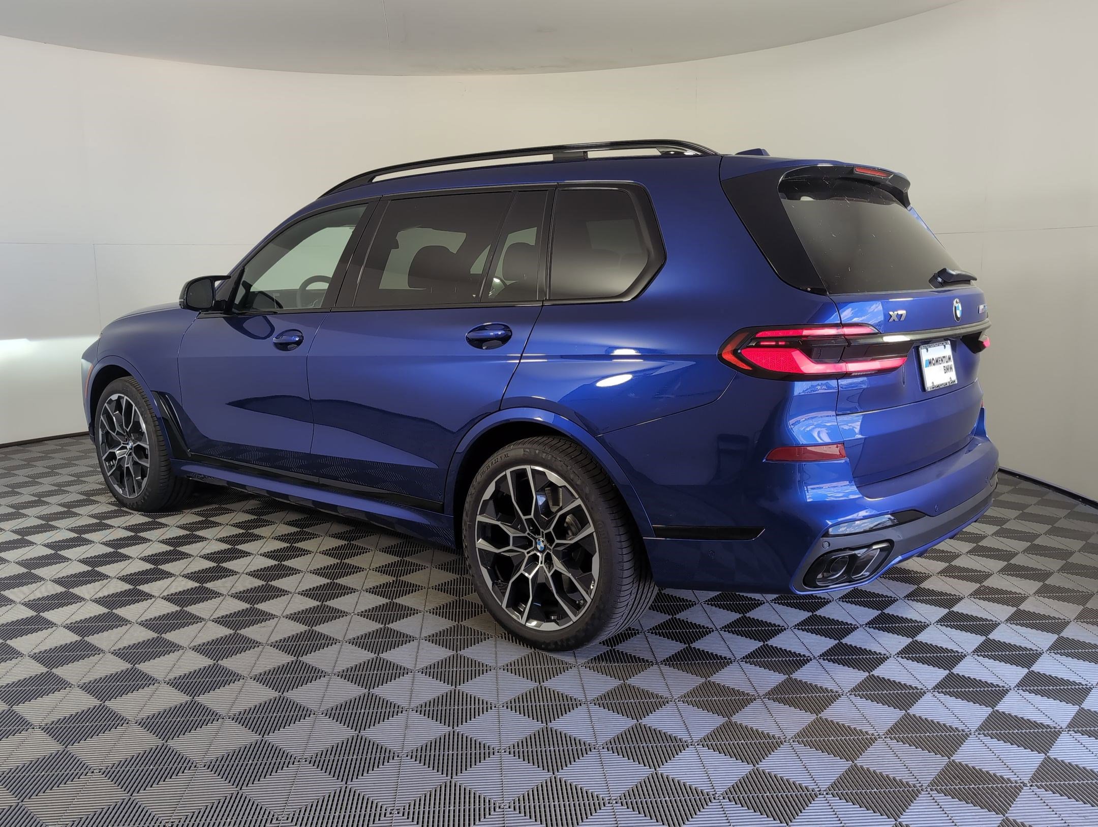 New 2026 BMW X7 M60i image 3
