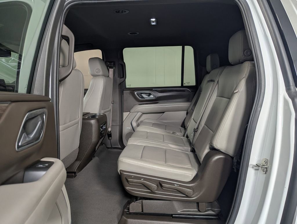 Used 2022 Chevrolet Suburban LT AWD/4WD image 21