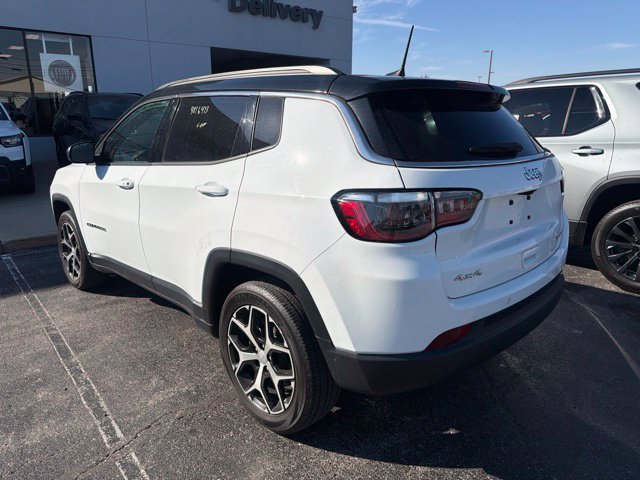 Used 2024 Jeep Compass Limited AWD/4WD image 3