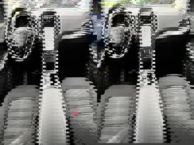 Used 2024 Ford Edge SEL image 11