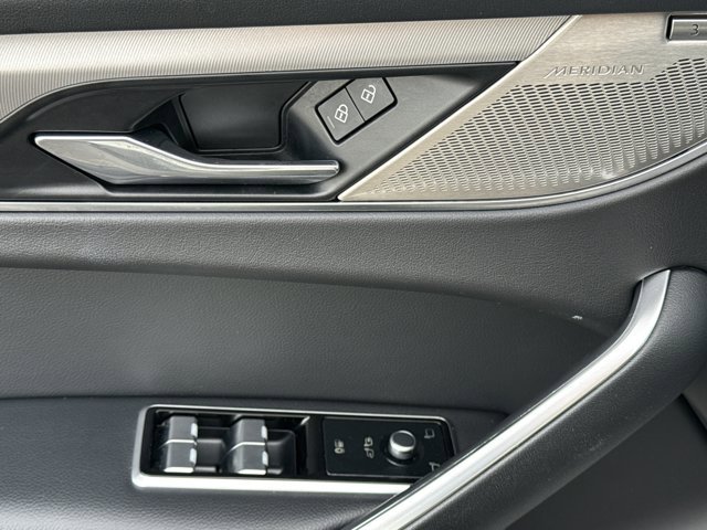 Used 2024 Jaguar F-PACE R-Dynamic S image 18
