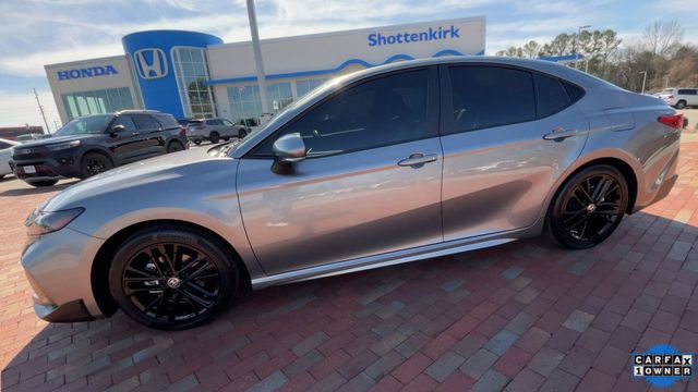 Used 2025 Toyota Camry SE image 6