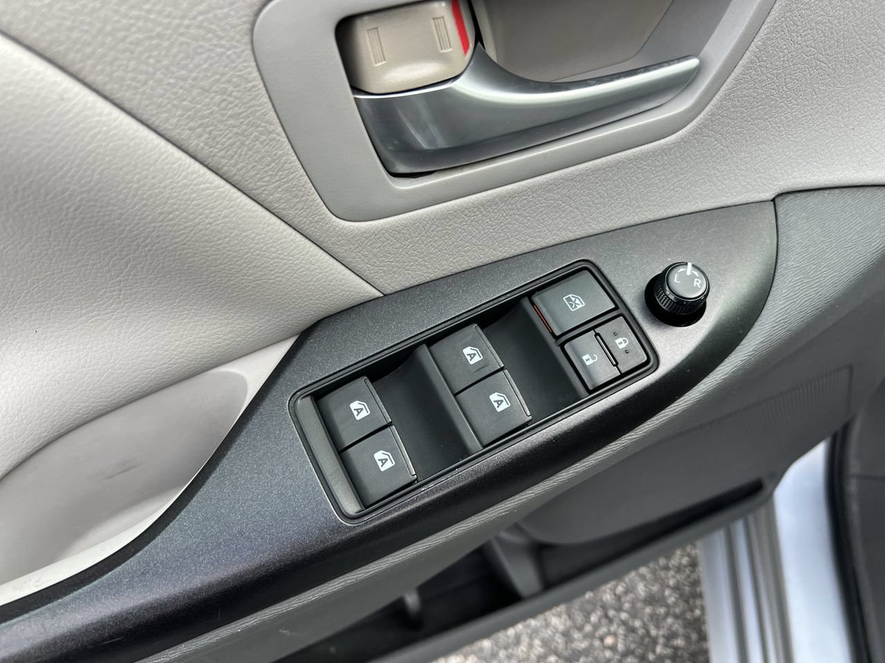Used 2015 Toyota Sienna LE FWD image 15