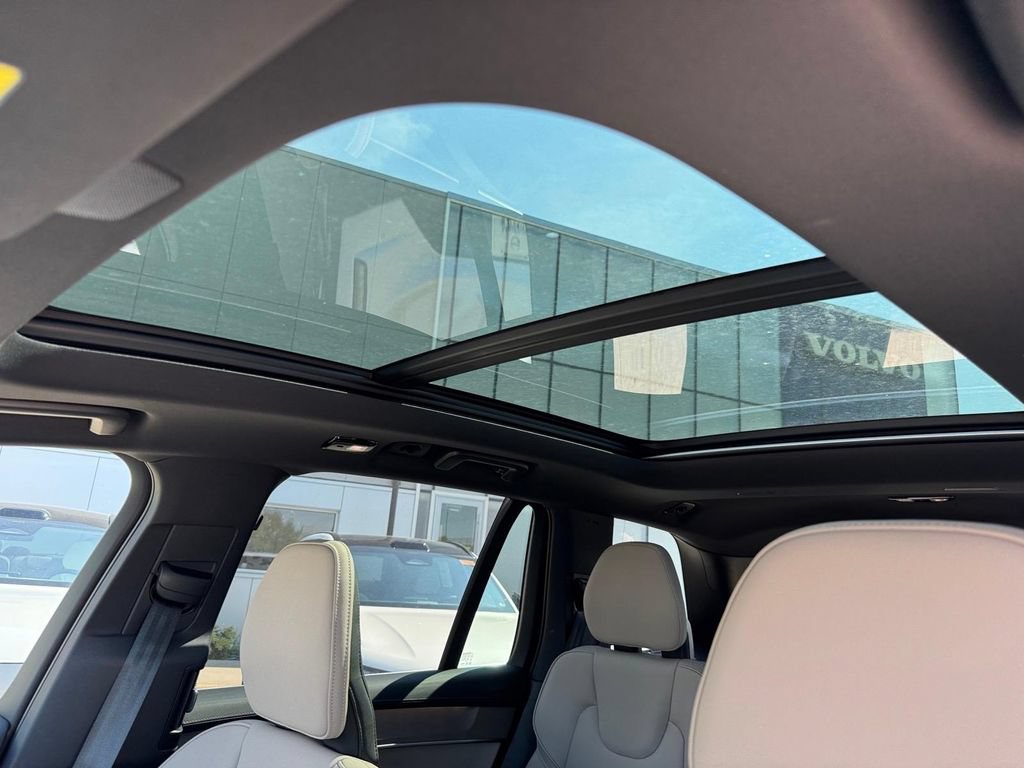 New 2026 Volvo XC90 T8 Plus w/ Protection Package AWD/4WD image 7
