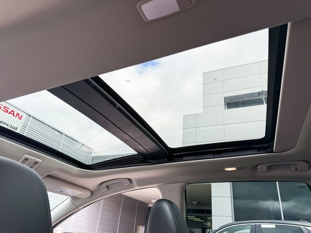 Certified 2024 Nissan Murano Platinum w/ Cargo Package image 13