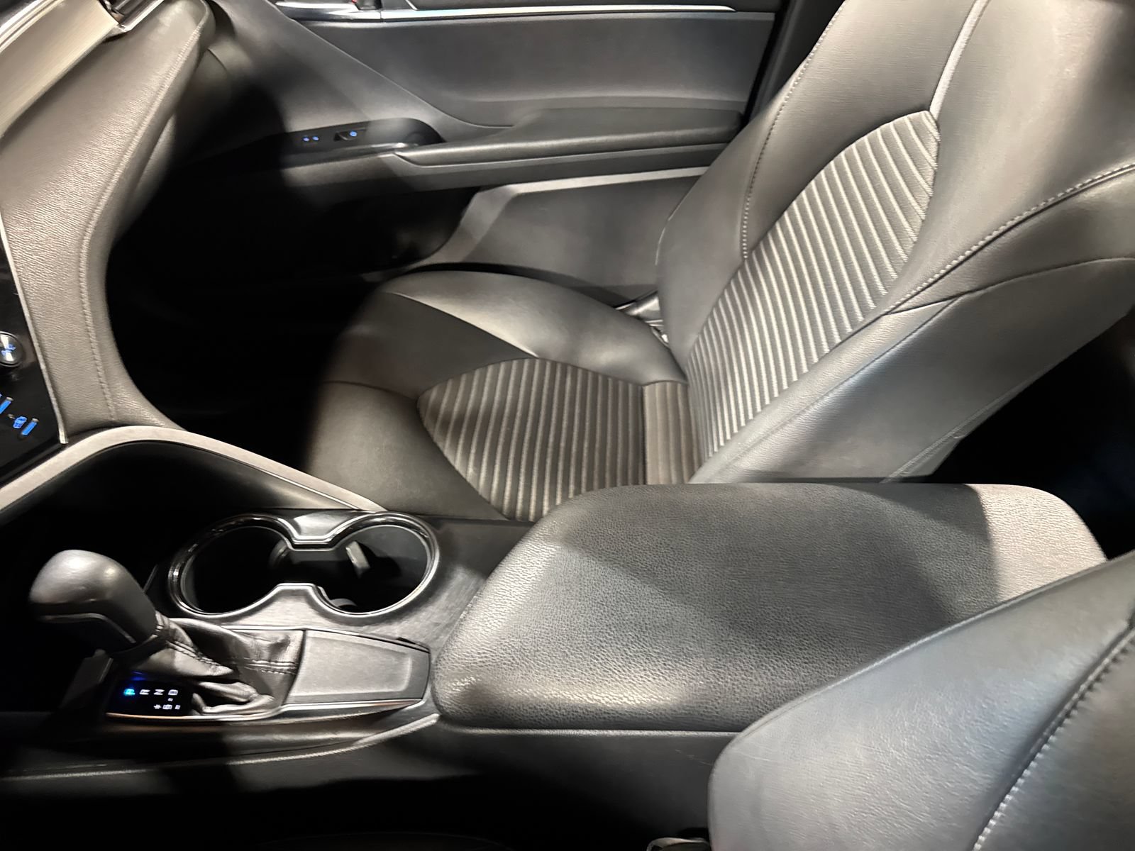 Used 2018 Toyota Camry SE FWD image 34