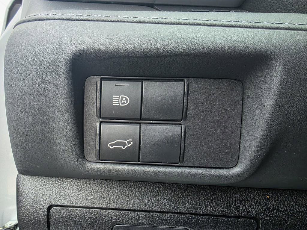 Used 2022 Toyota Highlander XLE image 13