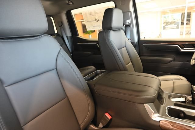 New 2026 Chevrolet Silverado 1500 RST w/ Dark Appearance Package AWD/4WD image 9