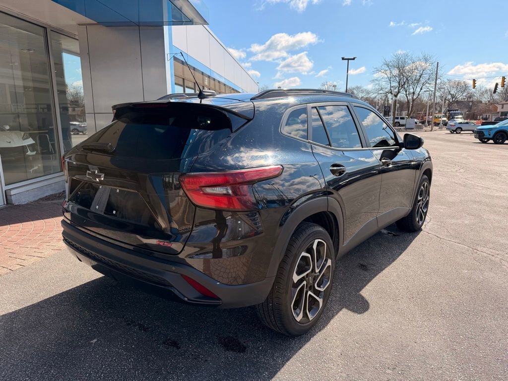 Used 2024 Chevrolet Trax RS w/ Sunroof Package image 8