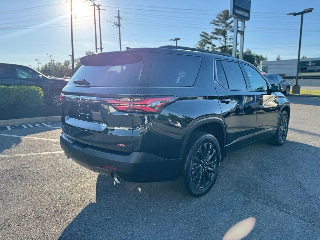 Used 2024 Chevrolet Traverse RS w/ LPO, Floor Liner Package AWD/4WD image 7