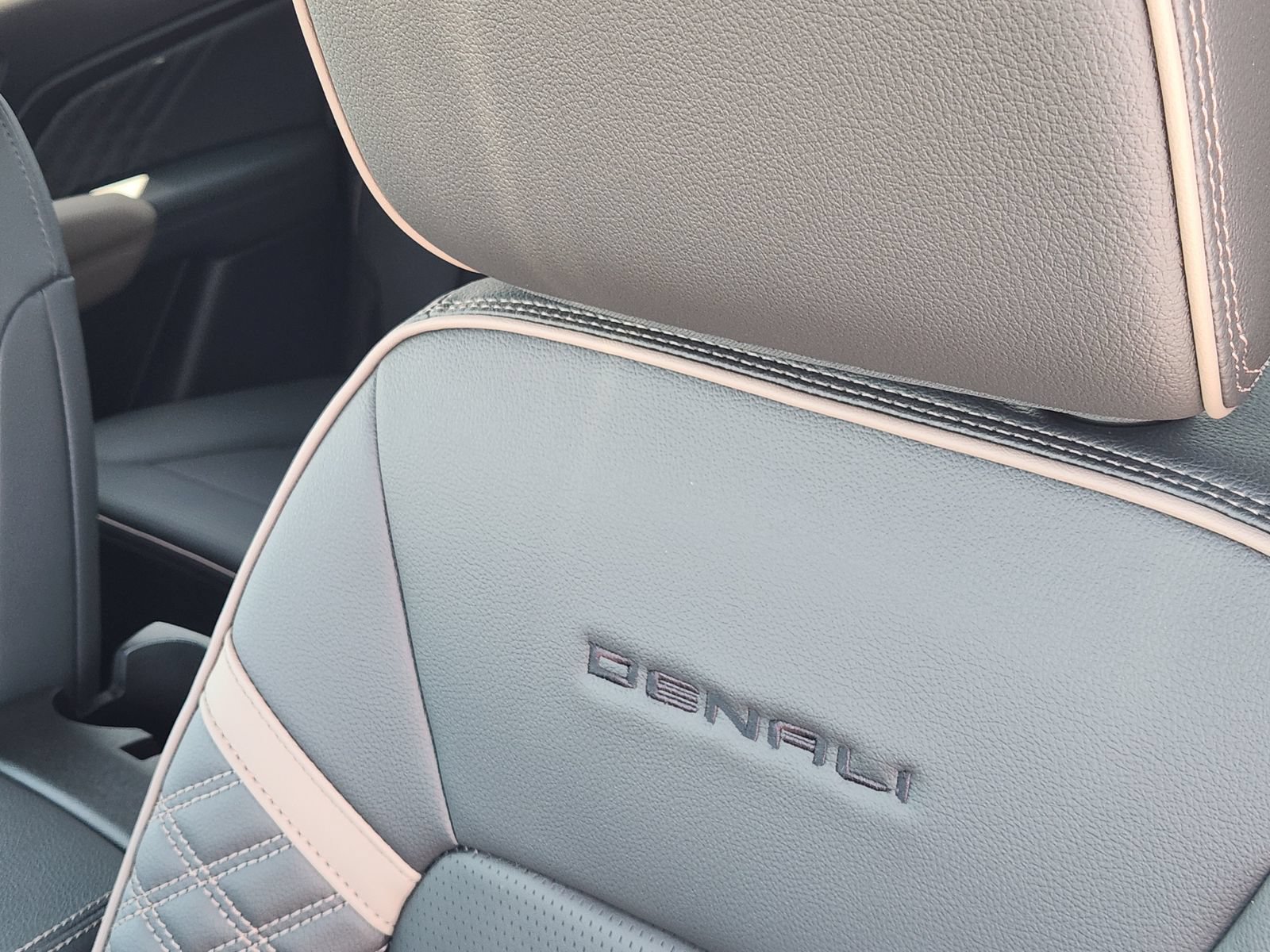 New 2026 GMC Canyon Denali AWD/4WD image 18