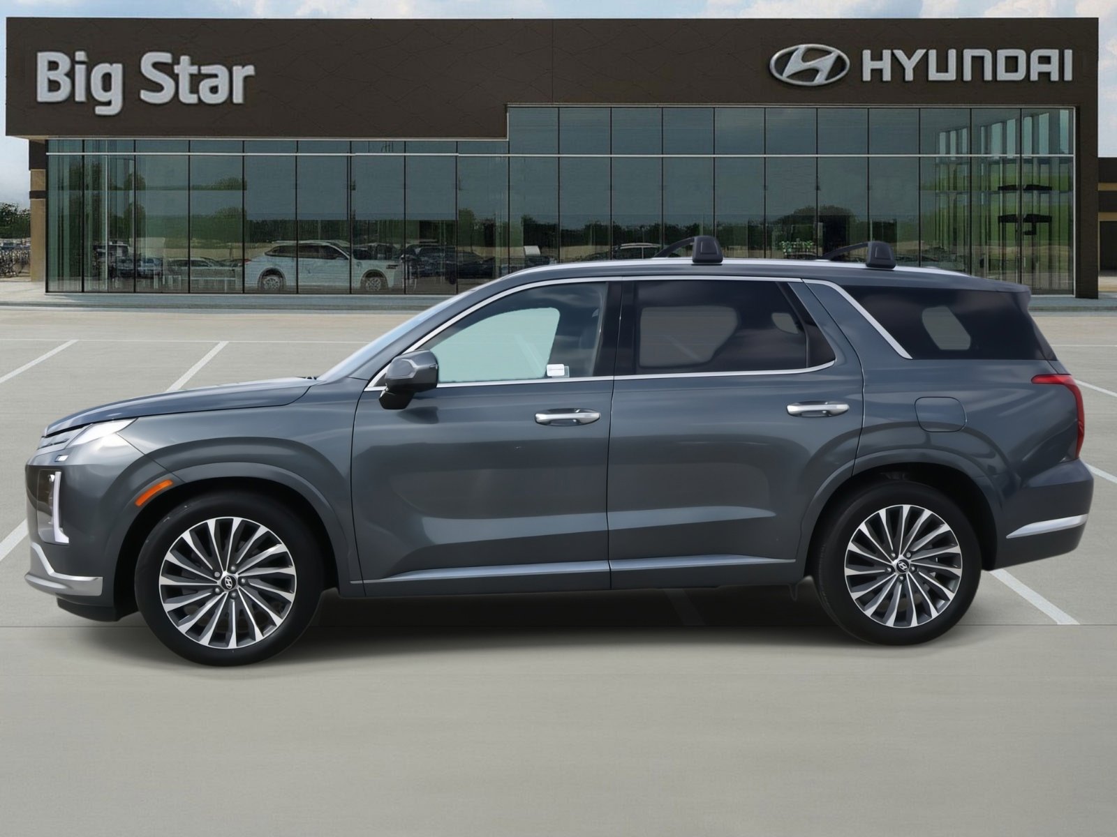 Used 2024 Hyundai Palisade Calligraphy image 2