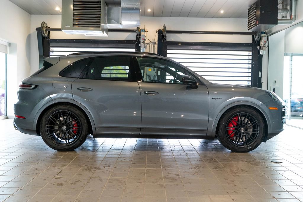 New 2026 Porsche Cayenne Turbo AWD/4WD image 11