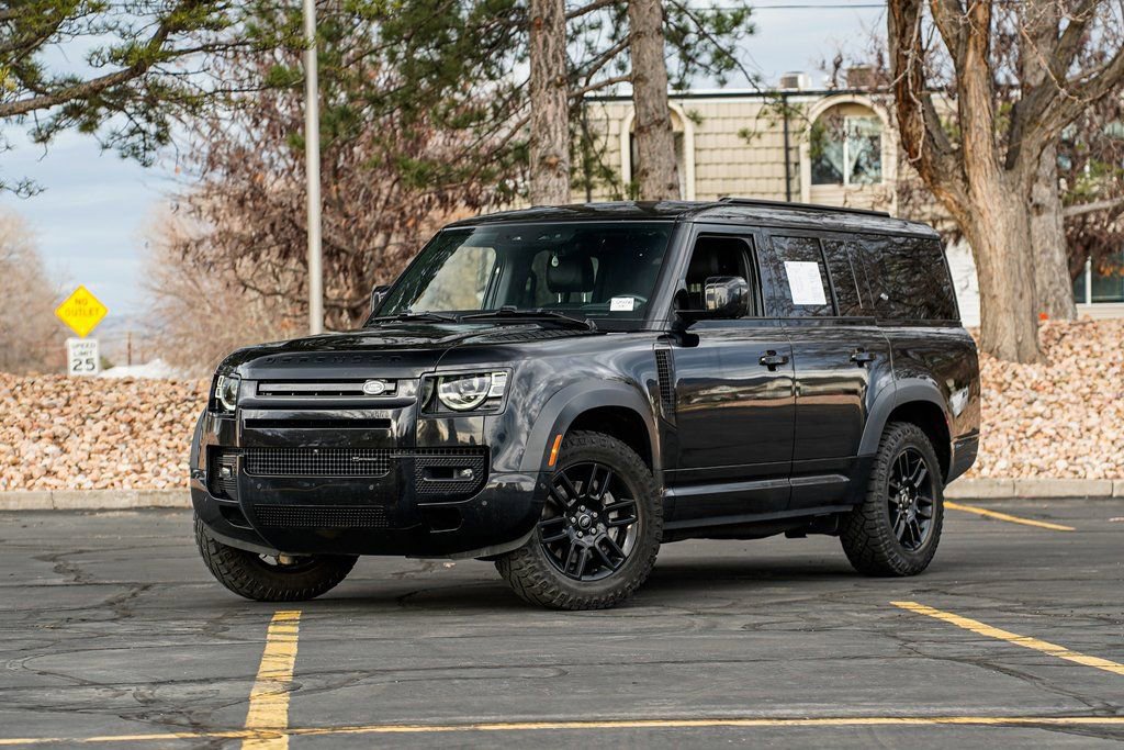 Used 2023 Land Rover Defender 130 X-Dynamic SE image 1