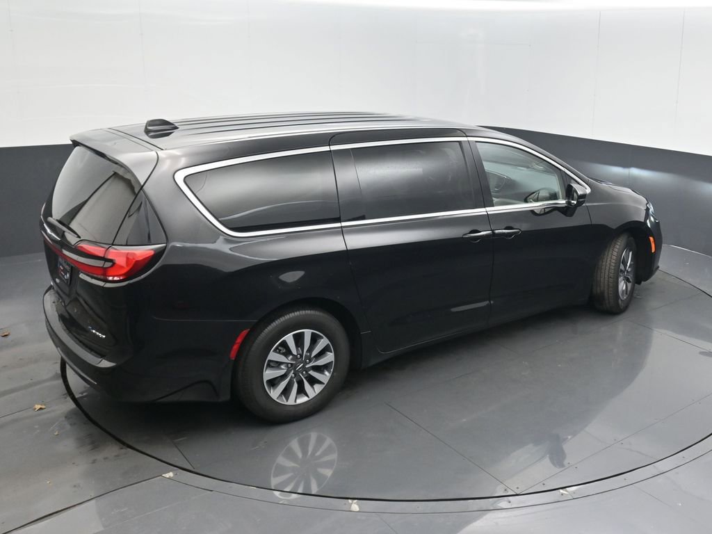 Certified 2024 Chrysler Pacifica Select image 42