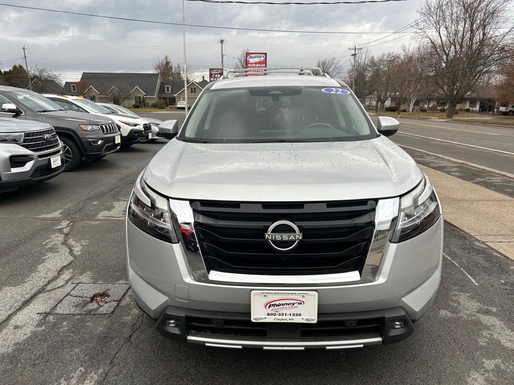 Used 2022 Nissan Pathfinder SL image 2