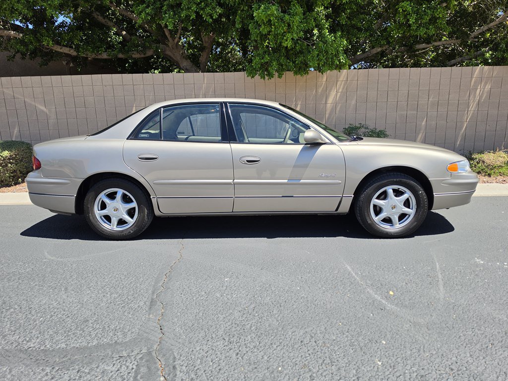 Used 2001 Buick Regal LS w/ Touring Pkg FWD image 2