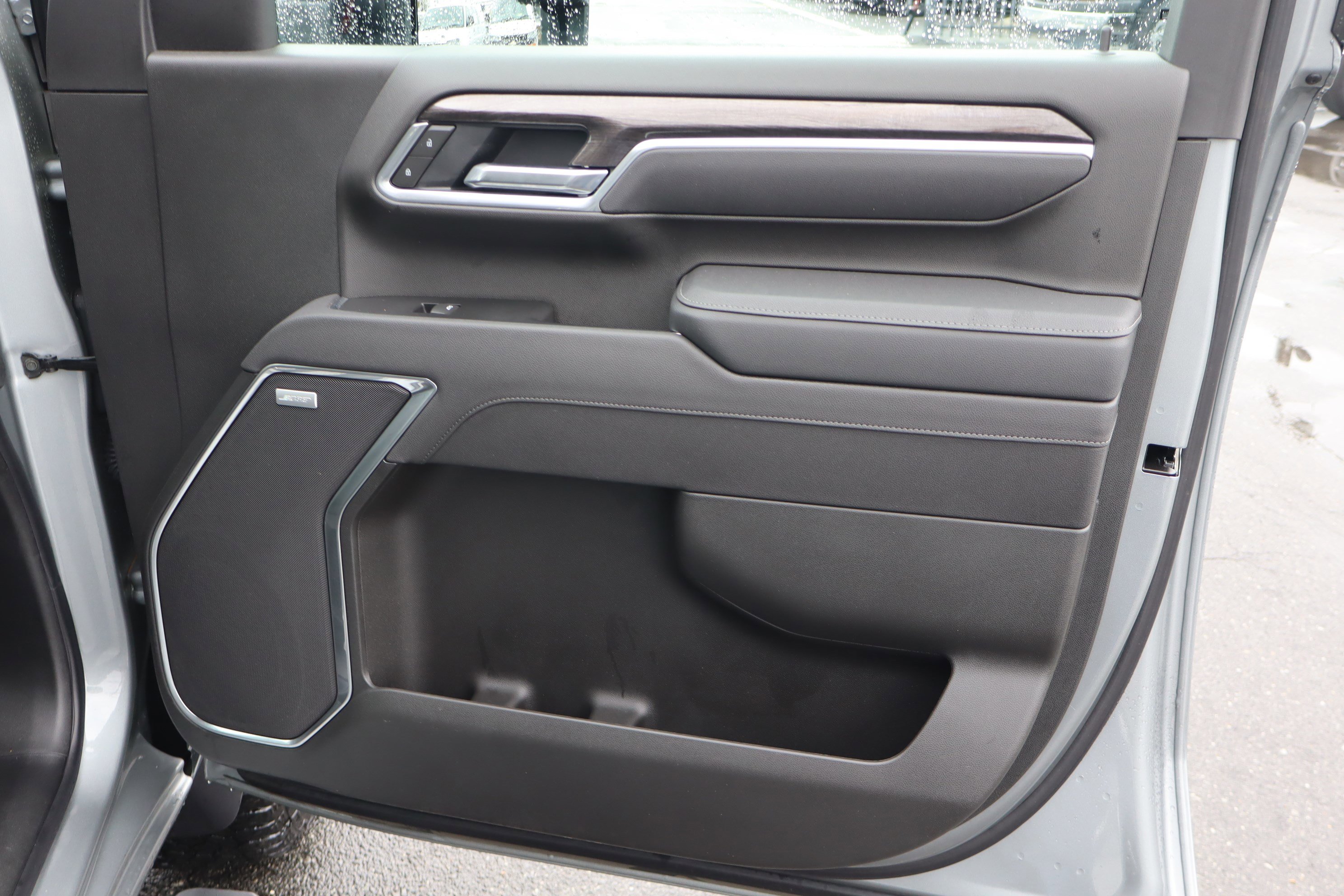 Used 2025 Chevrolet Silverado 2500 LTZ w/ LTZ Plus Package image 36