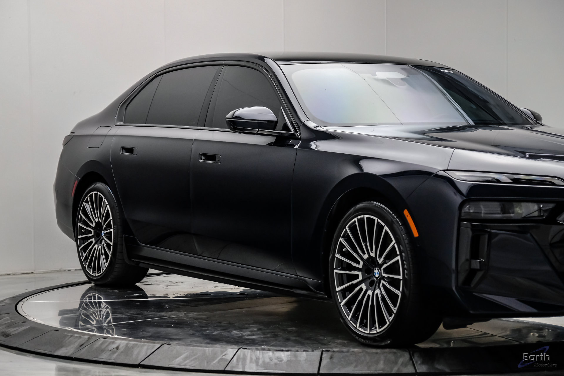 Used 2025 BMW i7 xDrive60 AWD/4WD image 27