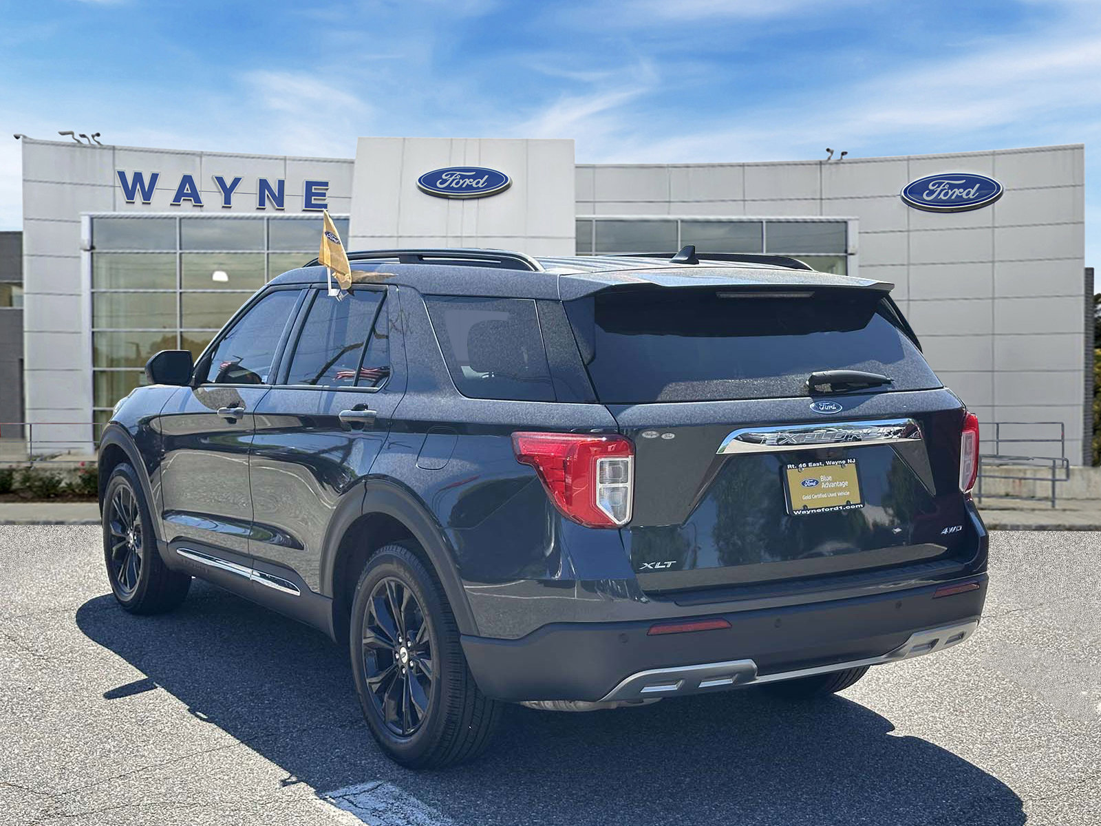 Certified 2022 Ford Explorer XLT w/ Equipment Group 202A AWD/4WD image 4
