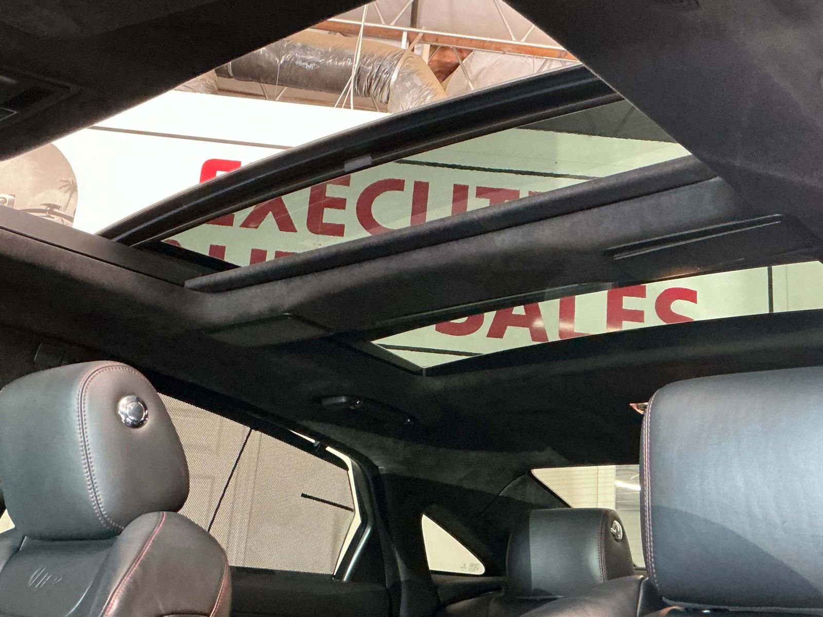 Used 2015 Jaguar XJ R LWB image 32