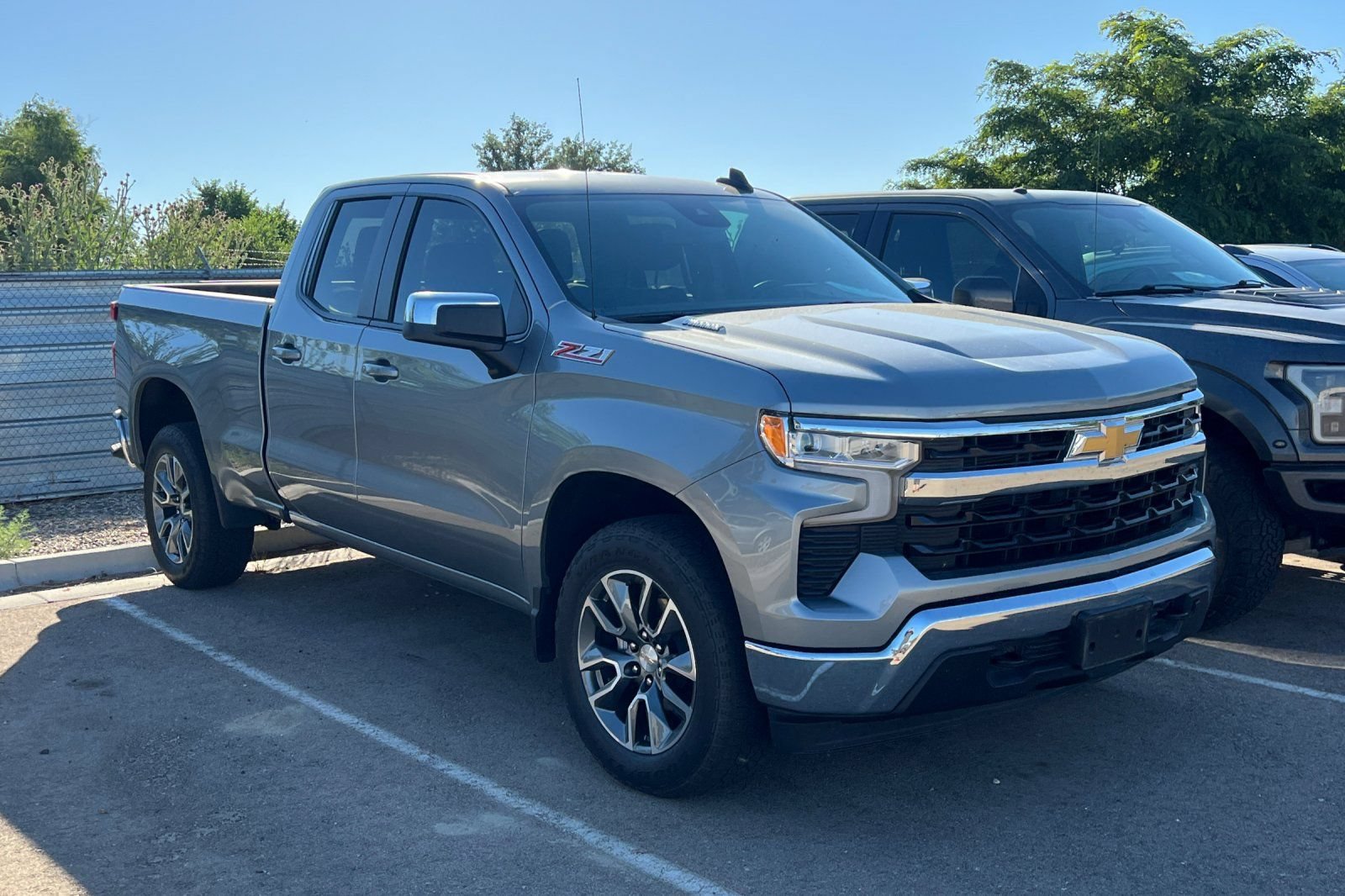 Used 2024 Chevrolet Silverado 1500 LT w/ Z71 Off-Road Package AWD/4WD image 2