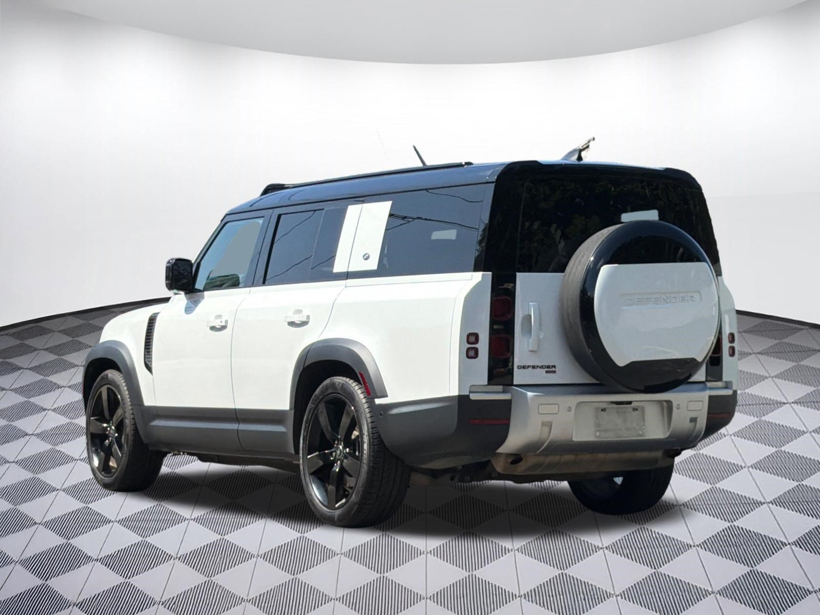 Used 2023 Land Rover Defender 130 SE AWD/4WD image 3