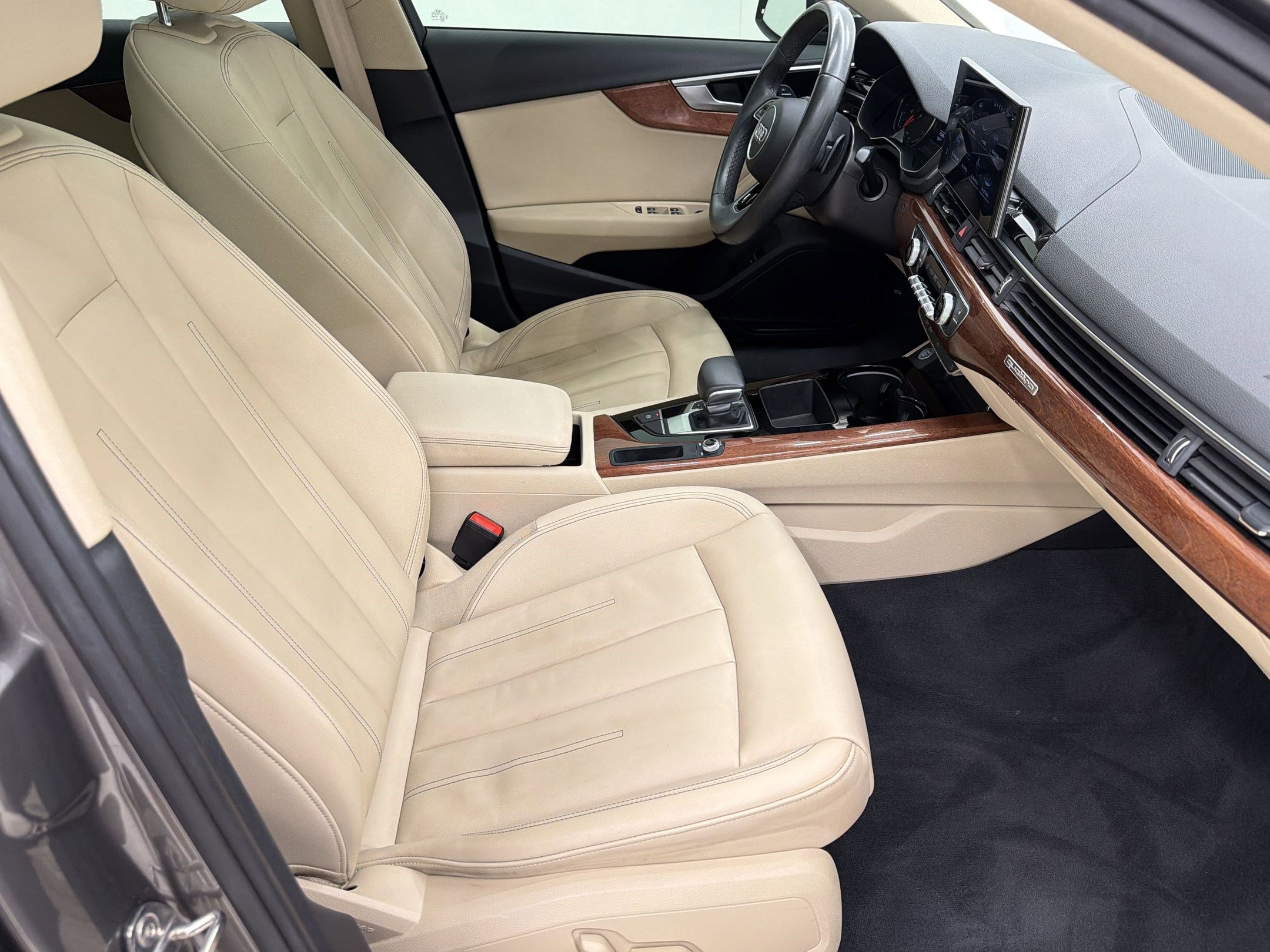 Used 2021 Audi A4 2.0T Premium w/ Convenience Package image 28