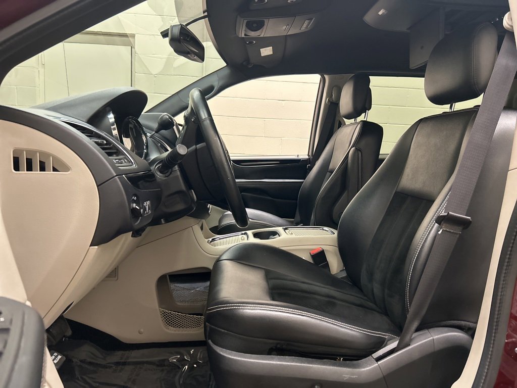 Used 2016 Dodge Grand Caravan SXT image 7