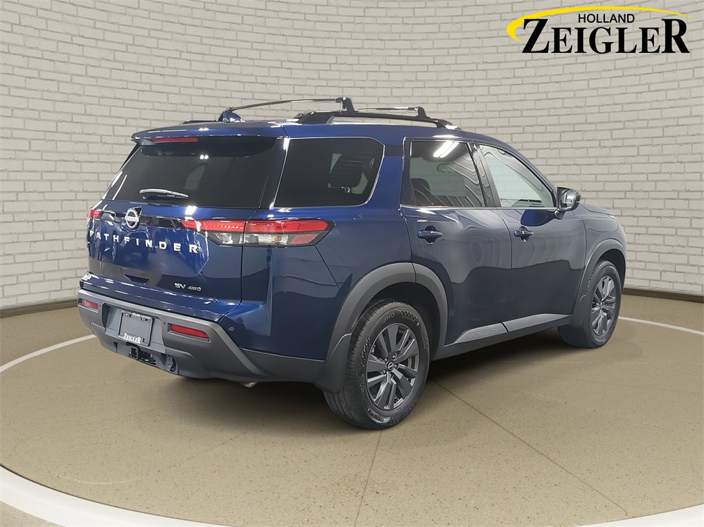 Used 2024 Nissan Pathfinder SV w/ SV Premium Package image 5