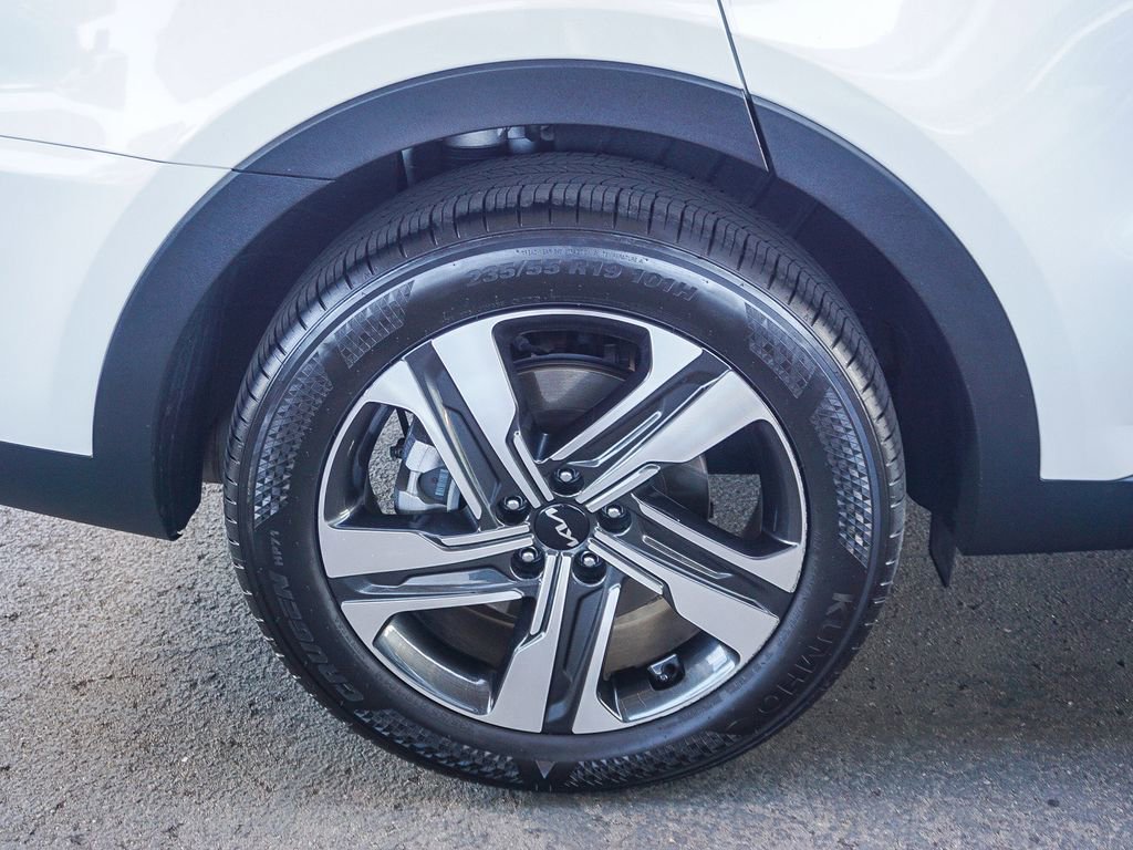 Certified 2022 Kia Sorento EX image 9