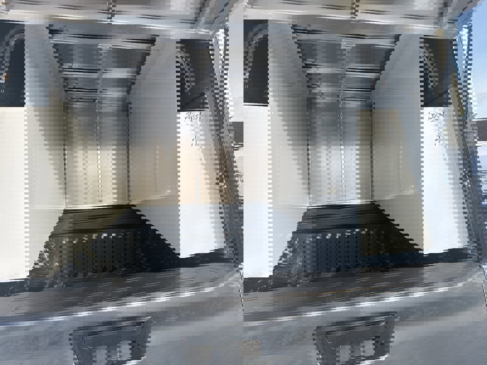 Used 2024 Nissan Frontier SV image 21