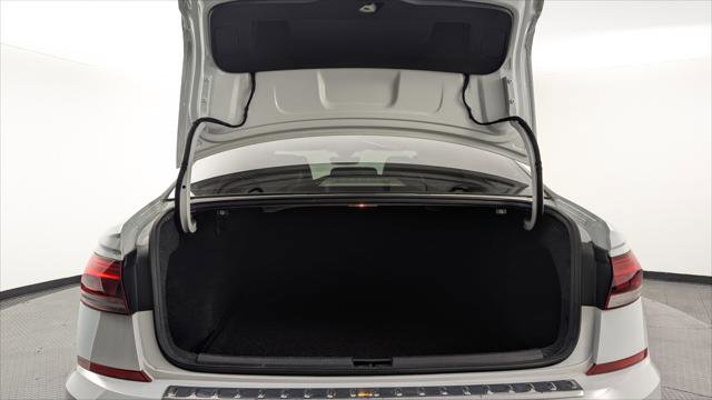 Used 2021 Volkswagen Passat 2.0T SE image 17