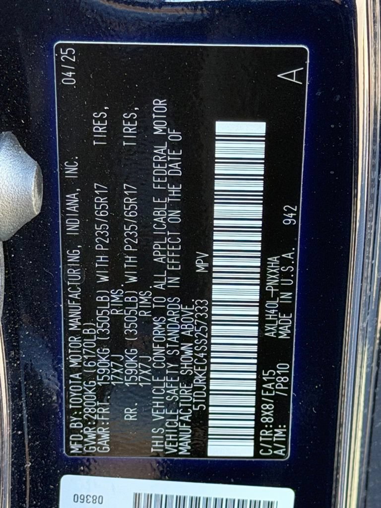 Used 2025 Toyota Sienna XLE w/ XLE Plus Package FWD image 32