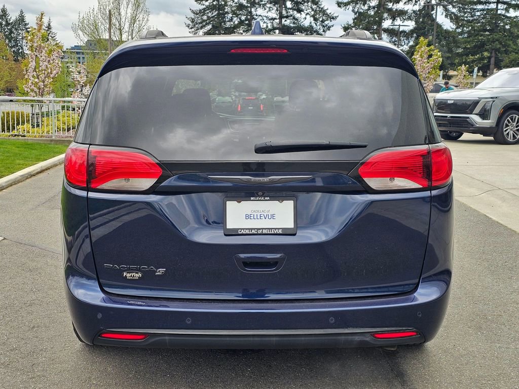 Used 2020 Chrysler Pacifica Touring-L Plus w/ Advanced Safetytec Group image 4