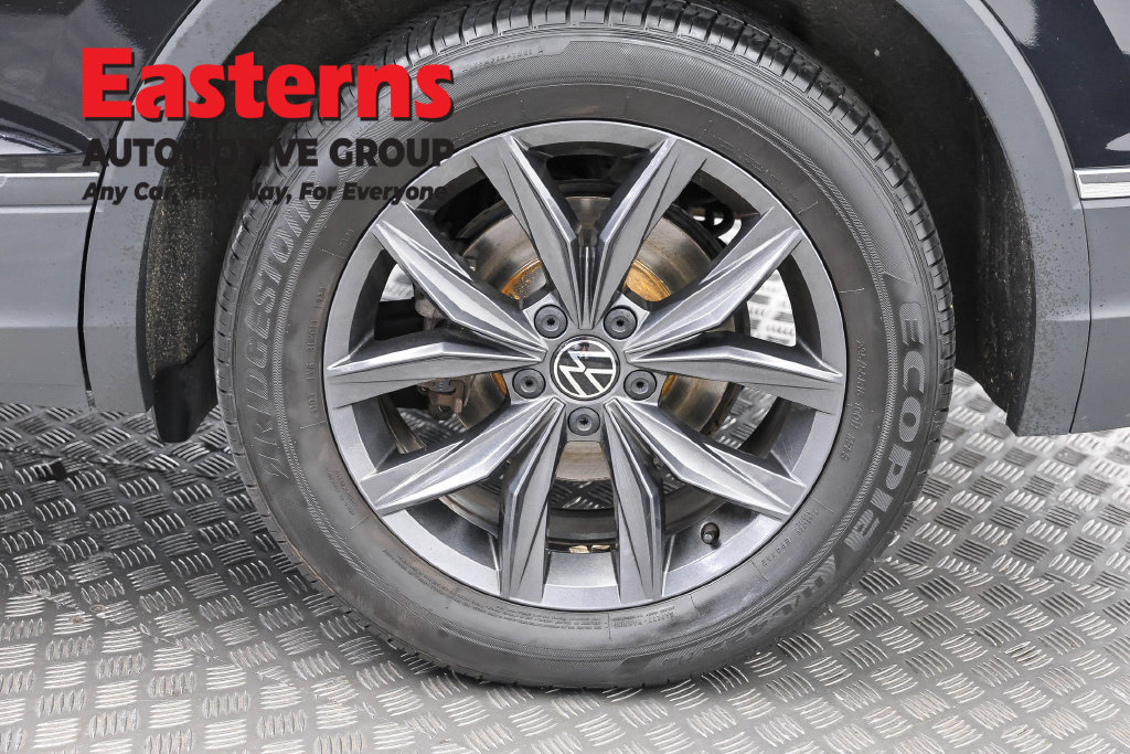 Used 2023 Volkswagen Tiguan SE AWD/4WD image 33
