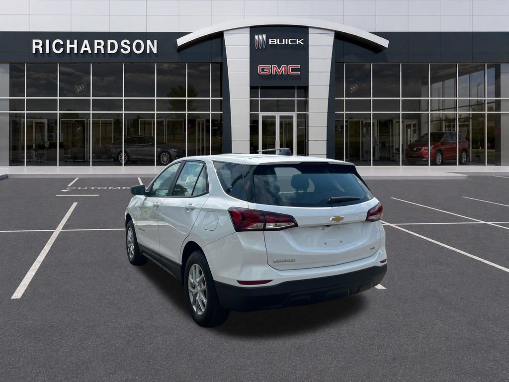 Used 2024 Chevrolet Equinox LS AWD/4WD image 3