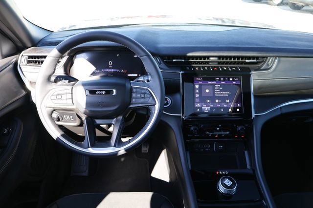 New 2025 Jeep Grand Cherokee Altitude image 10